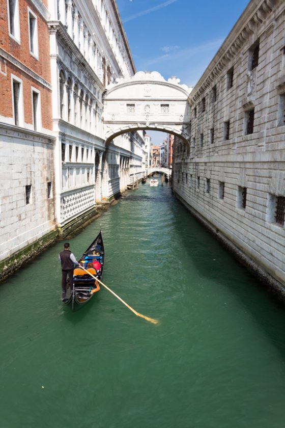 ponte dei sospiri in venice